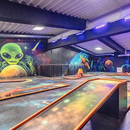 6 Person In Apartment *