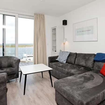 6 Person In Apartamento